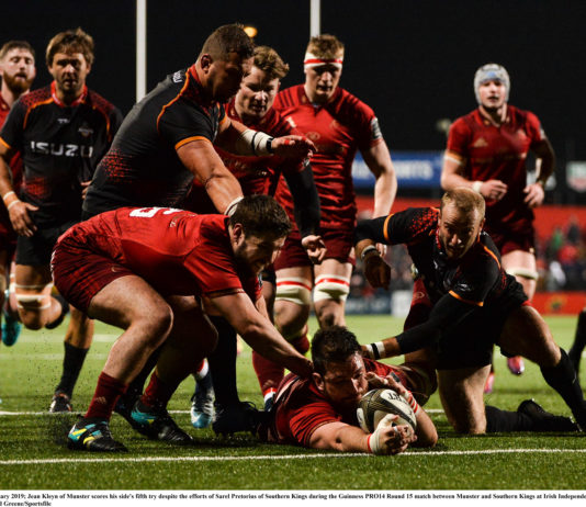 Jean Kleyn of Munster scores his side's fifth try despite the efforts of Sarel Pretorius of Southern Kings during the Guinness PRO14 Round 15 match between Munster and Southern Kings at Irish Independent Park in Cork. Photo by Diarmuid Greene/Sportsfile