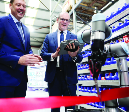 11/01/19. NO FEE. NO REPRO FEE. JULIEN BEHAL PHOTOGRAPHY. Picture shows l-r, Peter Creighton, Managing Director of Reliance and Tánaiste Simon Coveney. Tánaiste Simon Coveney experienced some of the smartest robots in the world making pizzas and performing to music today in Limerick, Friday, January 11th 2019. Fine Gael’s Deputy Leader, officially launched Universal Robot’s partnership with Reliance, a fourth-generation family business that has been providing technical solutions to Irish businesses since 1925. Reliance relocated to its newest state of the art facility last November and have coincided its new contract with Universal Robots to officially open the Limerick hub. JULIEN BEHAL PHOTOGRAPHY. NO FEE. Limerick Post News Business